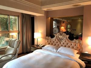 Letto o letti in una camera di JBG Hotspring Resort Hotel