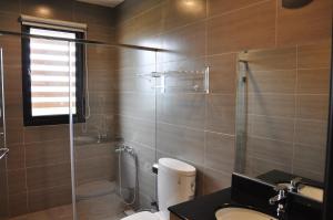 Un baño de One City One Vacation Farm 64 fotos más