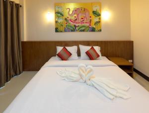 南邦復古酒店房間的床