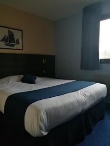 Postel nebo postele na pokoji v ubytování Lys Hôtel