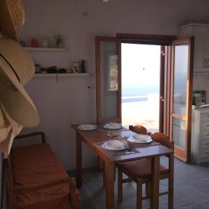 Кухня или мини-кухня в Villa Thori at Poulati Sifnos
