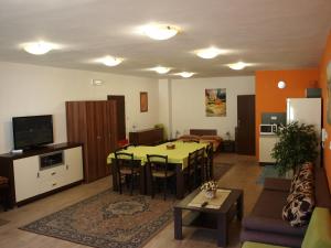 a living room with a table and a couch and a kitchen at Apartmány Mia in Kežmarok