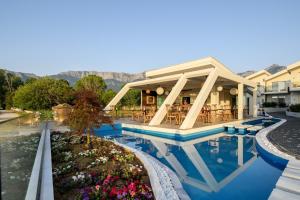 vista para um resort com piscina em Alexandra Golden Boutique Hotel-Adults Only em Chrysi Ammoudia