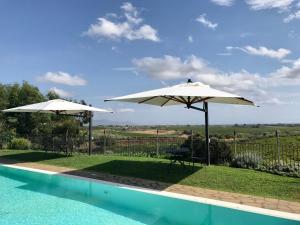 The swimming pool at or close to I Casali della Parata