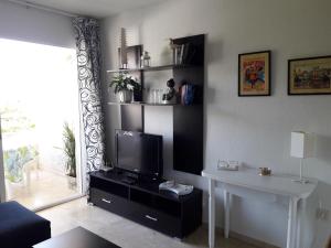 TV a/nebo společenská místnost v ubytování Albir Sunshine Apartments