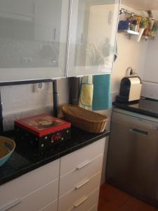 A cozinha ou kitchenette de Apartment over the Ocean