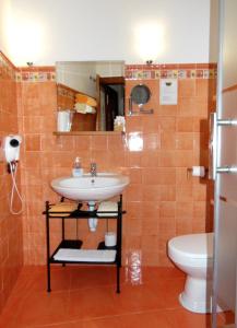 Un baño de Casa Rural Jardín del Desierto