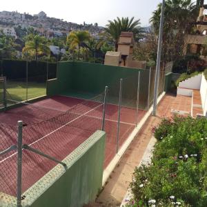 Tenis alebo squash v ubytovaní Estudio a 10 minutos del Puerto Banus alebo jeho okolí