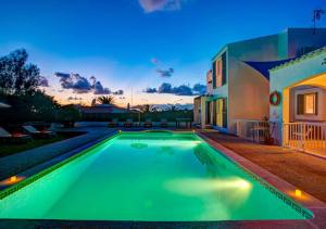 Gallery image of Villa Sargantana Negra in Binibeca