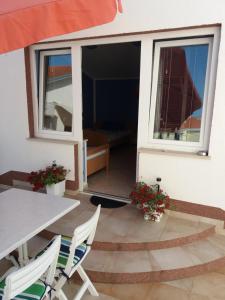 Balkón nebo terasa v ubytování Apartmani Nina