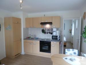 Køkken eller tekøkken på Ferienwohnung Hitzegrad