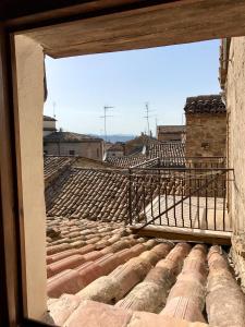 StaffoloにあるIl Vicolettoの古い建物の屋根を望む