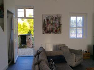 a living room with a couch and a fireplace at Gîte Le Margautier classé 3 étoiles proche Lamotte Beuvron in Saint-Viâtre