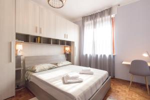 Posteľ alebo postele v izbe v ubytovaní Bilocale centro Biella