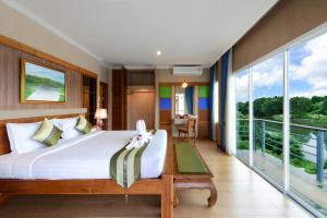 Postel nebo postele na pokoji v ubytování Princess River Kwai Hotel