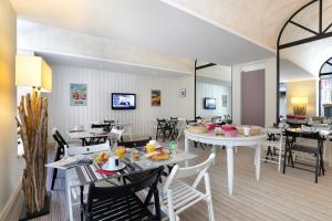 Gallery image of H&ocirc;tel Le Roncevaux in Pau