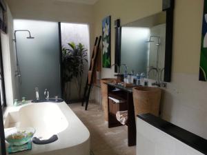 Ein Badezimmer in der Unterkunft Nike Villas
