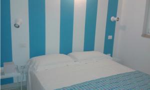 A bed or beds in a room at Kimberly House