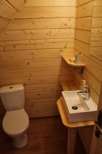 Vonios kambarys apgyvendinimo įstaigoje Familiówka