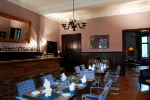 ห้องอาหารหรือที่รับประทานอาหารของ Romantik Hotel Schloss Reichenow