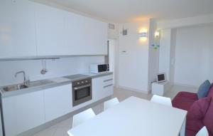 A kitchen or kitchenette at Kimberly House