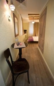 Postel nebo postele na pokoji v ubytování No12 Boutique Hotel