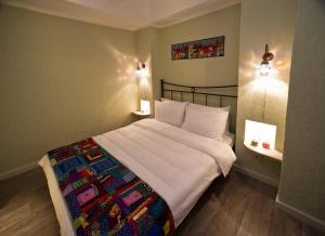 Postel nebo postele na pokoji v ubytování No12 Boutique Hotel