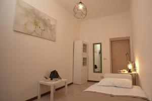 A bed or beds in a room at Domus Amica