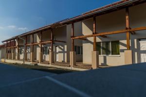 a building with wooden beams on the side of it at Tobzos-patak Vendégház in Viszák