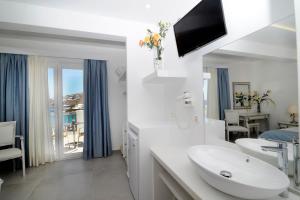 Uma TV ou centro de entretenimento em Hotel Anna