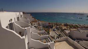 Uma vista do mar tirada do hotel