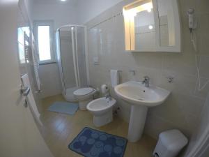 A bathroom at Appartamenti Torre