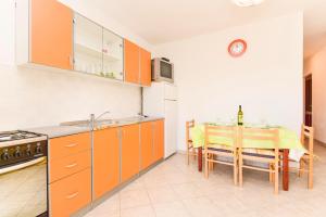 Kuchyň nebo kuchyňský kout v ubytování Apartments Zoricic