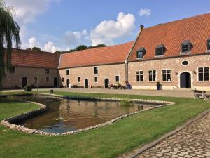 En hage utenfor CHAPEAUVEAU Gîte - b&b - Events