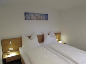 a bedroom with two beds with white pillows at Appartement Sprung in Radstadt