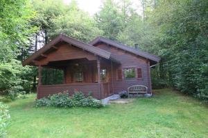 锡尔克堡Hytten的院子内带长凳的小小屋