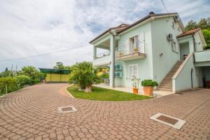 Το κτήριο όπου στεγάζεται  το διαμέρισμα +19 φωτογραφίες