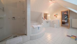 Koupelna v ubytování Hotel am Wasen