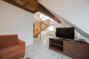 TV a/nebo společenská místnost v ubytování Hotel am Wasen