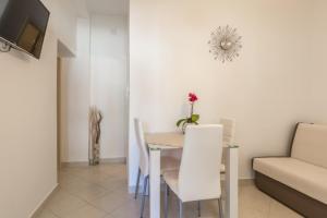 TV a/nebo společenská místnost v ubytování Apartments Tolic