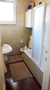 a bathroom with a tub and a toilet and a sink at Il Terrazzo sul Tigullio in Rapallo