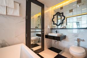 Ein Badezimmer in der Unterkunft Mera Mare Pattaya