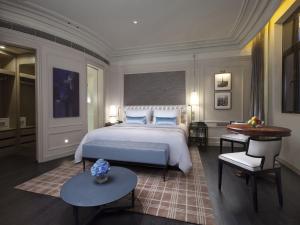 Postel nebo postele na pokoji v ubytování Golden Tulip New Asia Hotel The Bund Shanghai + 37 fotografií