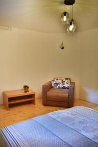 Postel nebo postele na pokoji v ubytování Farm Stay Zevnik