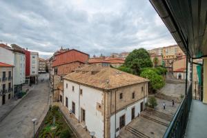 an aerial view of an old building in a city at Apartamento Luscofusco in Ourense