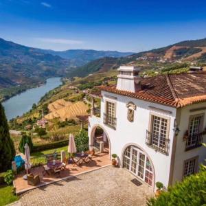 a house with a view of a river at Casa De Canilhas in Mesão Frio