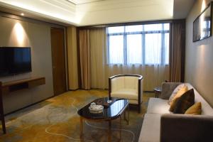 TV a/nebo společenská místnost v ubytování Ramada Foshan Hotel
