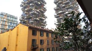 ミラノにあるVivere Milano Isolaの高層ビル