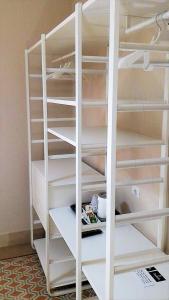 Palanda nebo palandy na pokoji v ubytování Casa Isabela luxury rooms