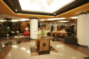 Lobbyn eller receptionsområdet på Asuncion Internacional Downtown Hotel